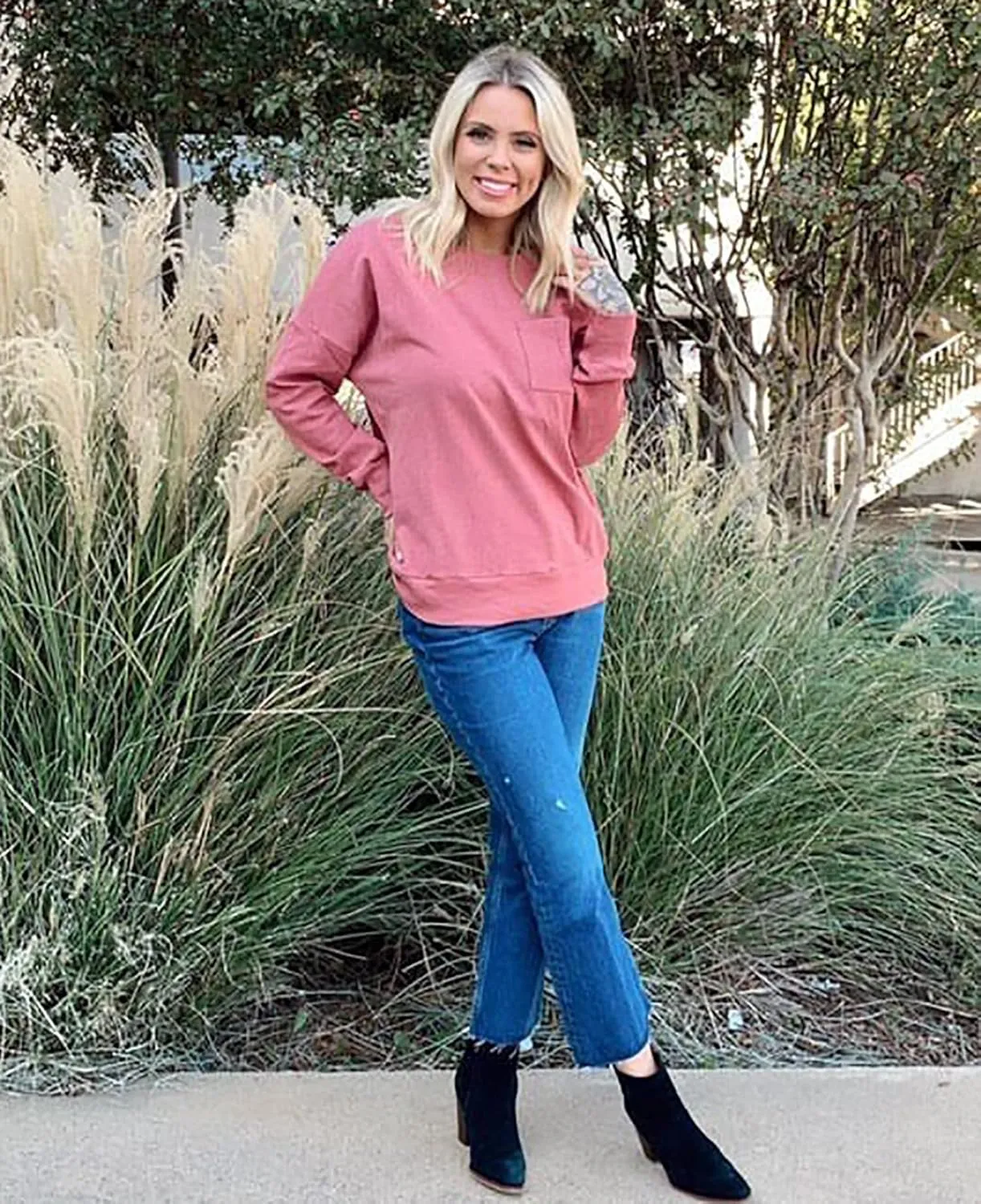 OFEEFAN Sweatshirts for Women Crewneck Long Sleeve Shirts